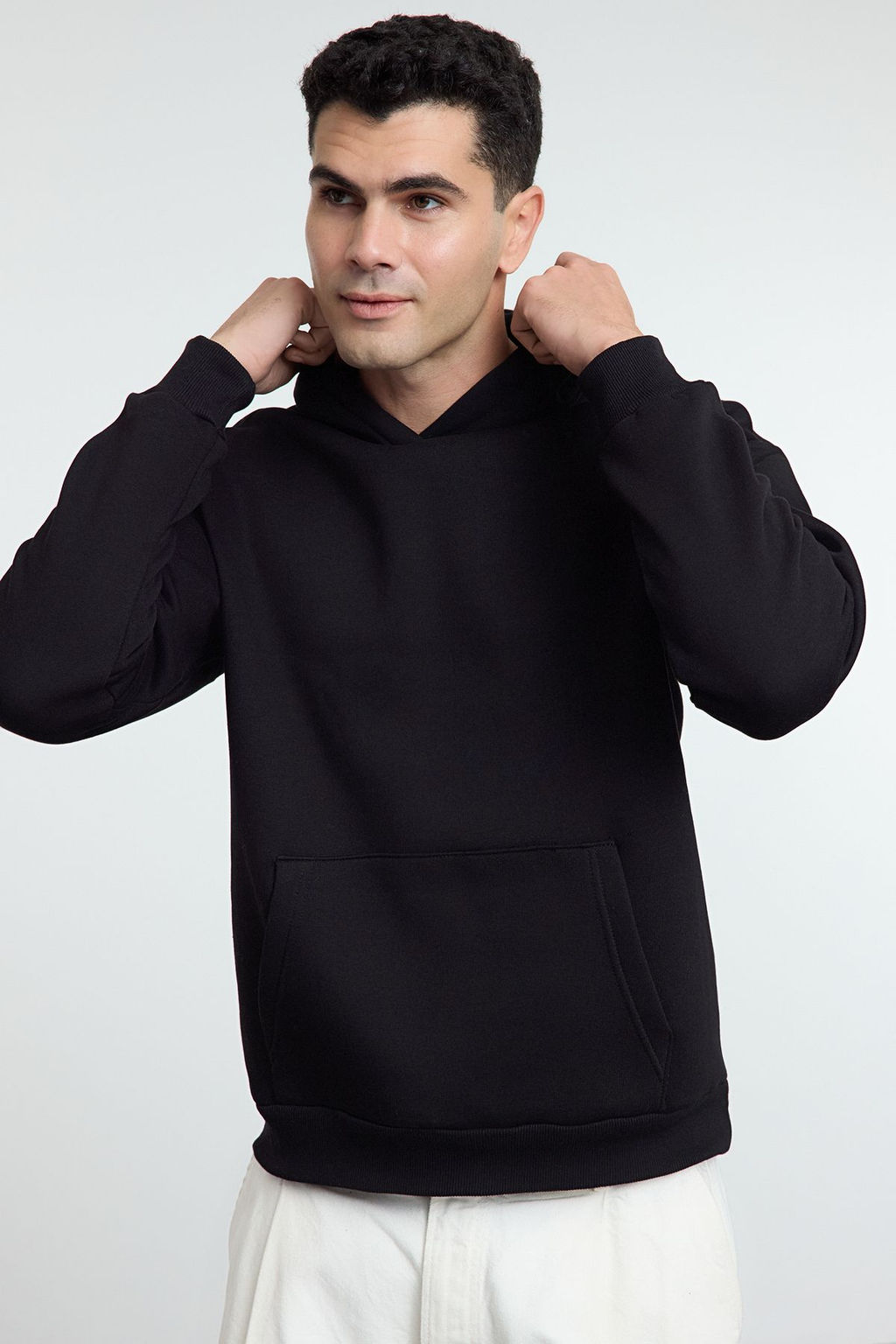 TRENDYOL MAN Siyah Oversize/Genis Kesim S?rt Bask?l? Kapusonlu Sweatshirt TMNAW25SW00112 - Trendyolmilla фото 2