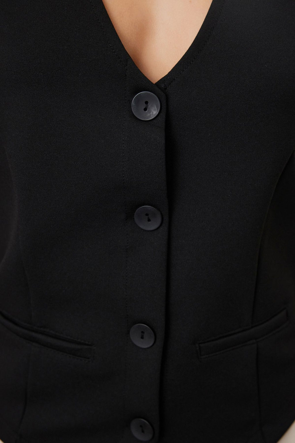 TRENDYOLMILLA Siyah V Yaka Dugmeli Regular Orme Yelek TWOAW25YE00060 фото 4