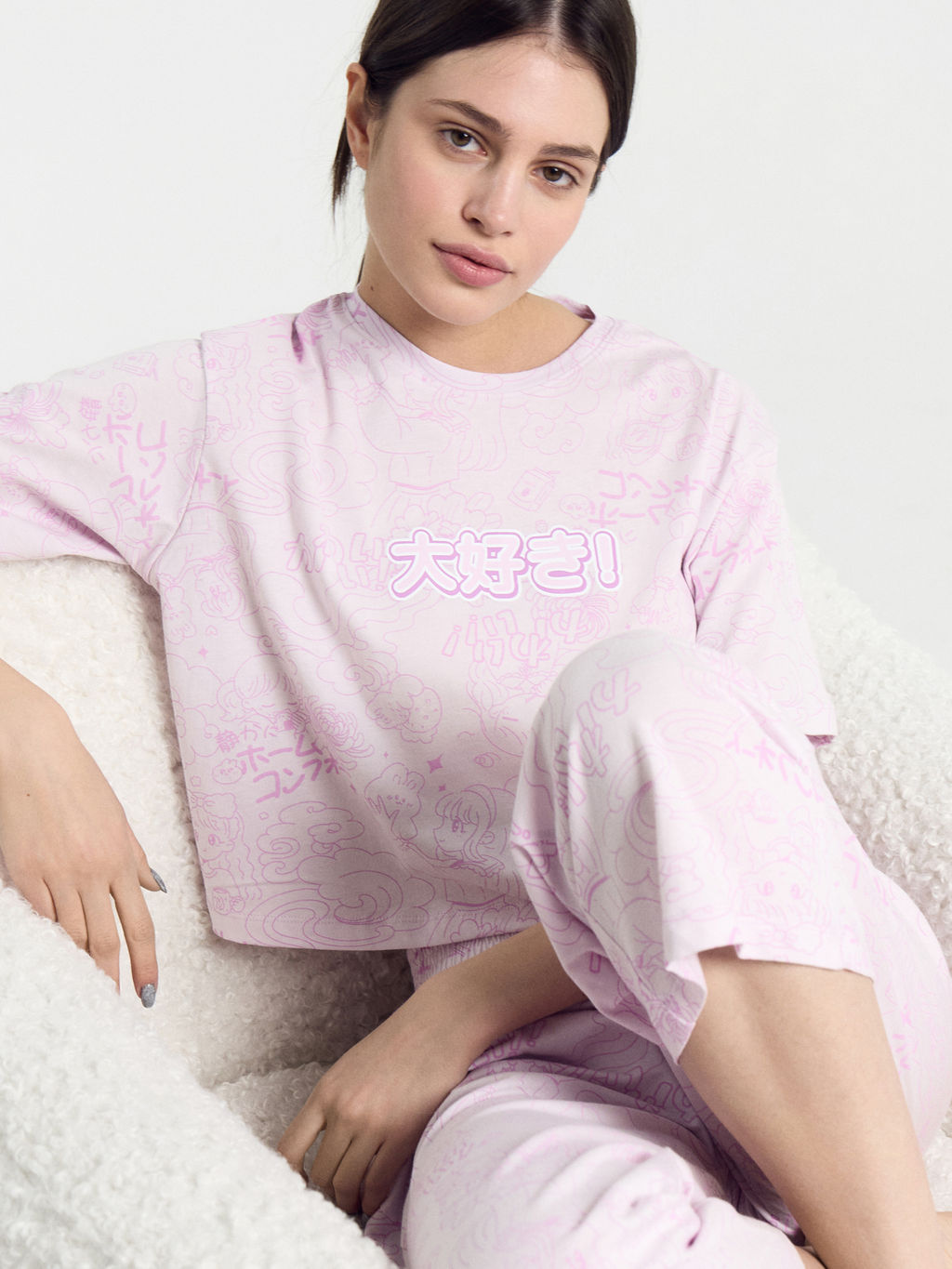 Комплект женский (футболка, бриджи) фиолетовый с принтом "комиксы"