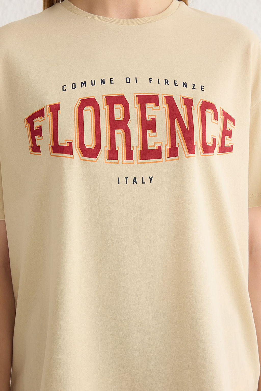 TRENDYOLMILLA Beyaz %100 Pamuk Bisiklet Yaka Bask?l? Oversize/Genis Kal?p Orme T-Shirt TWOSS22TS0994  фото 4