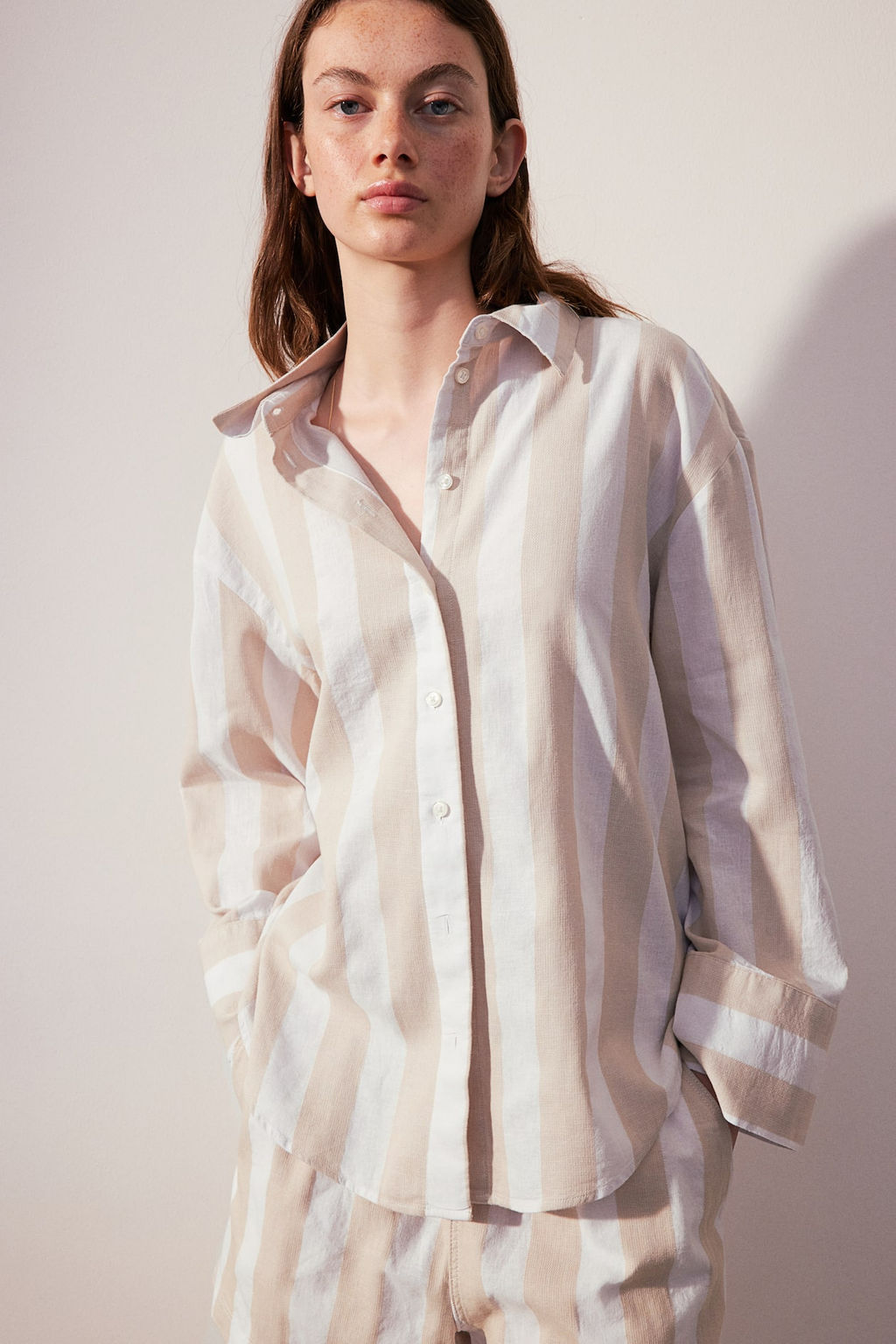 Camisa en mezcla de lino - H&m фото 2