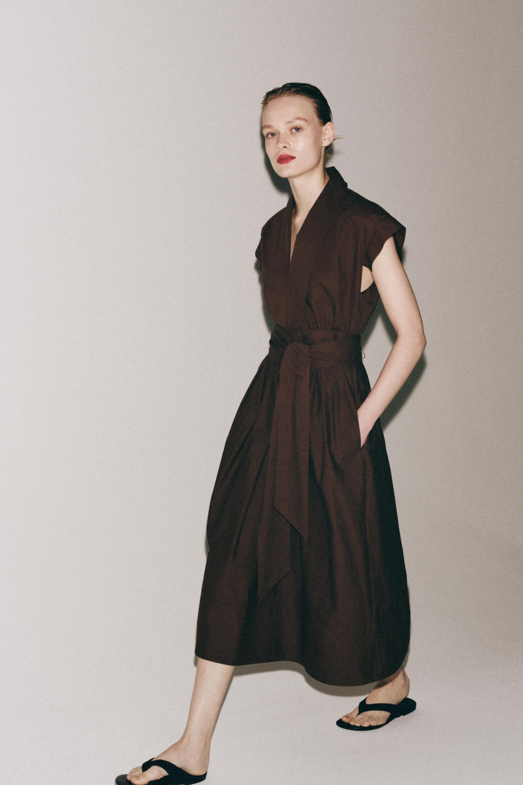VESTIDO POPEL?N PLIEGUES ZW COLLECTION / Marr?n - Zara фото 7