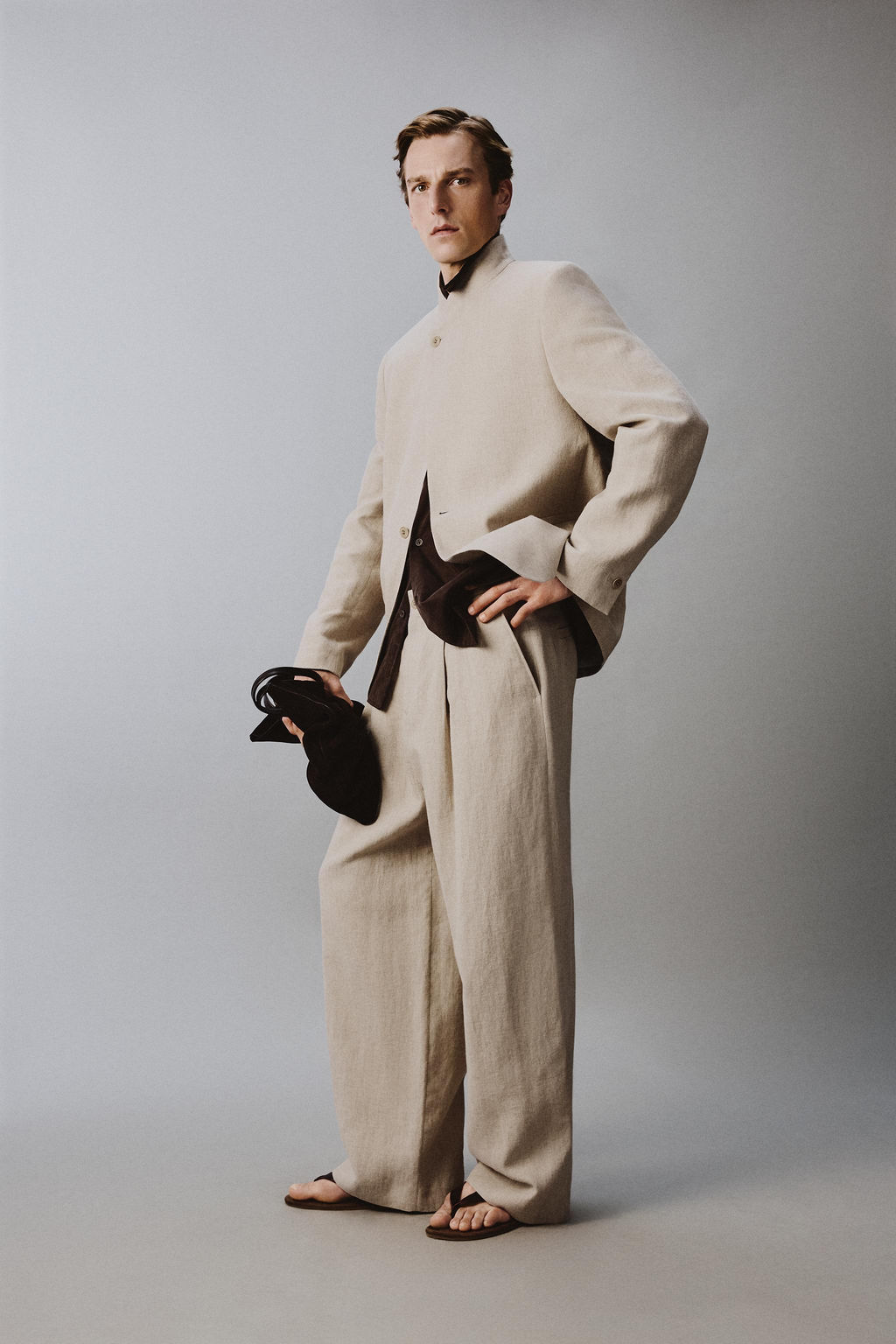 PANTAL?N PLIEGUES TRAJE RELAXED FIT / Beige claro