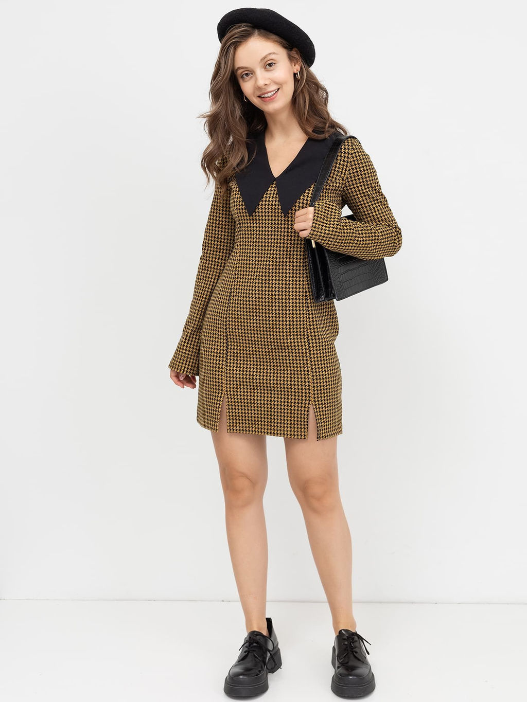 Платье мини с широким воротником