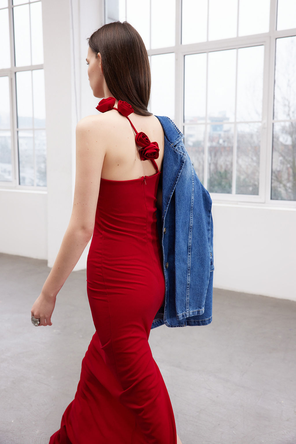 Limited Edition Pembe Vucuda Oturan Gul Aksesuarl? Orme Uzun Abiye Elbise TPRSS24AE00047 - Trendyolmilla фото 14