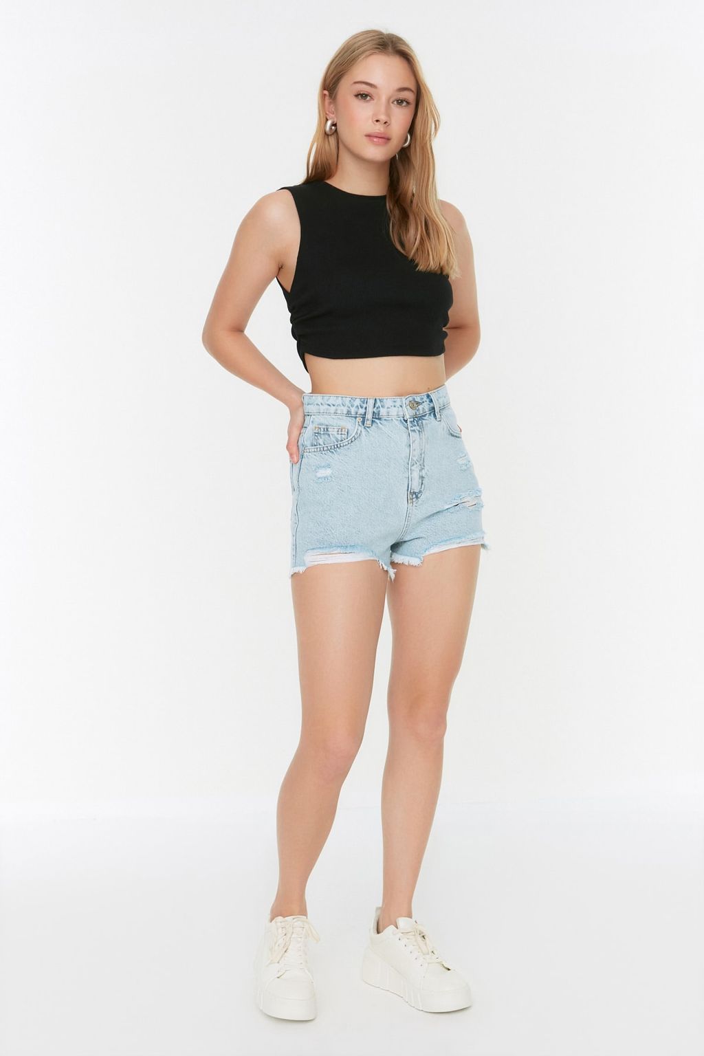 Ac?k Mavi Y?rt?kl? Yuksek Bek Mini Denim Sort TWOSS22SR00047