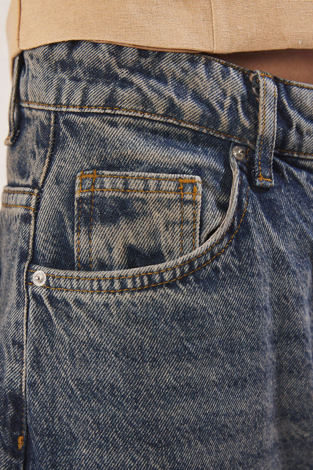 Koyu Mavi Soluk Efekt Dusuk Bel Wide Leg Jeans TWOSS25JE00193 - Trendyolmilla фото 4