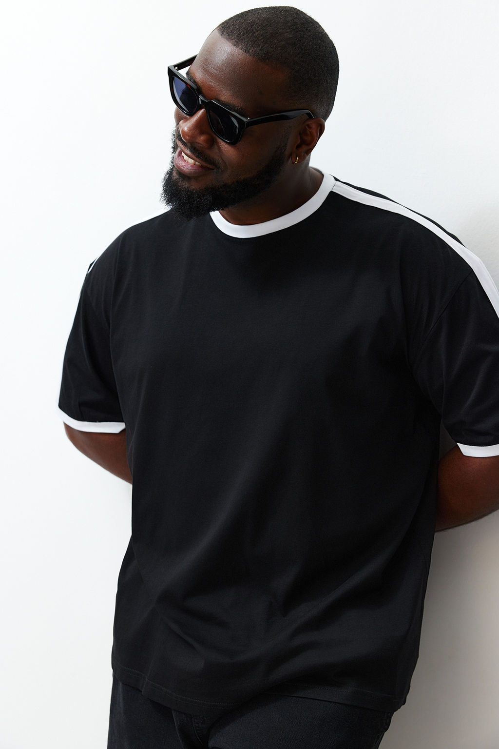 Buyuk Beden Siyah Oversize/Genis Kesim Kontrast Detayl? %100 Pamuklu T-shirt TMNSS24BF00033 - Trendyolmilla фото 3
