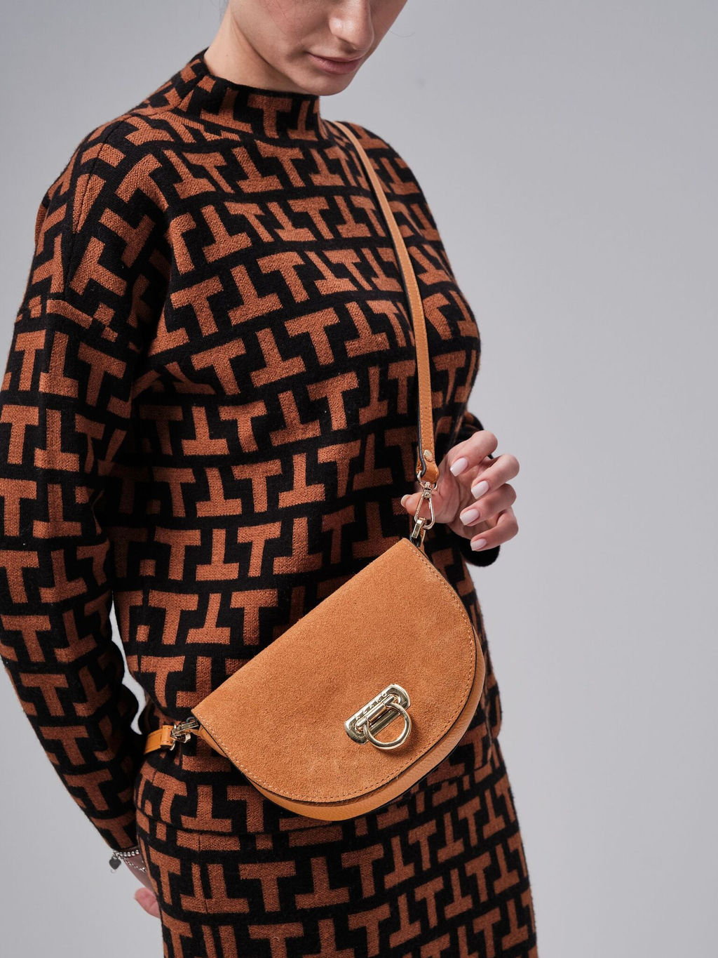 Сумка замшевая Azaro 31032 оранжевый карандаш