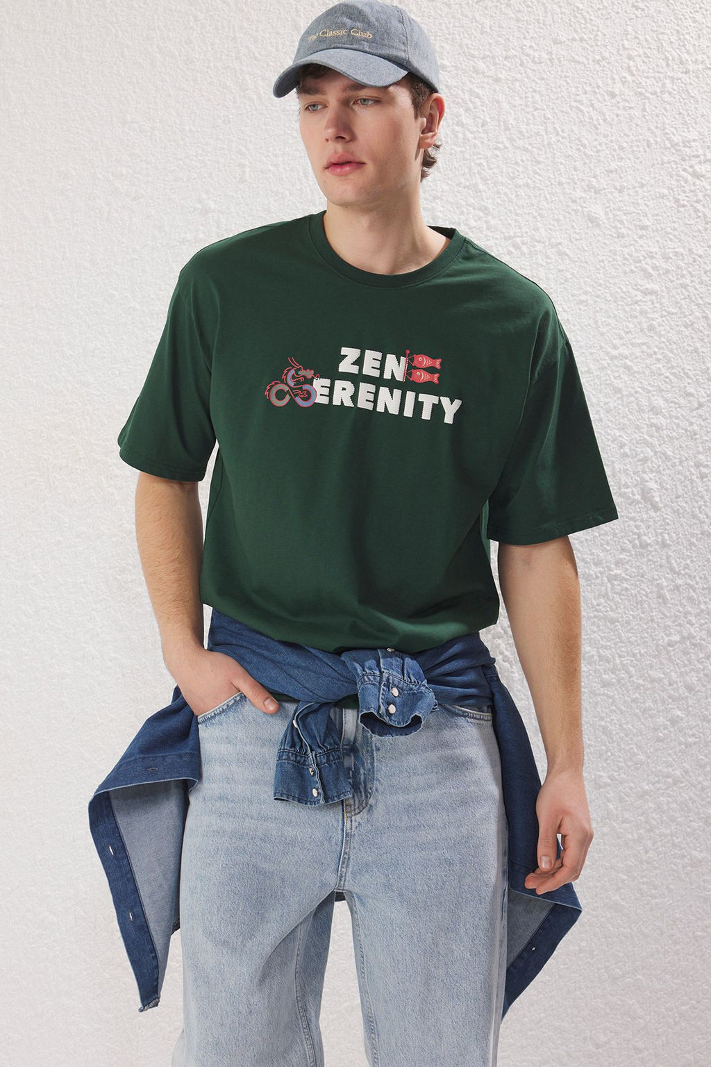 TRENDYOL MAN Siyah Oversize/Genis Kesim Bask?l? Kal?n %100 Pamuk Tok Kumas T-shirt TMNSS25TS00022