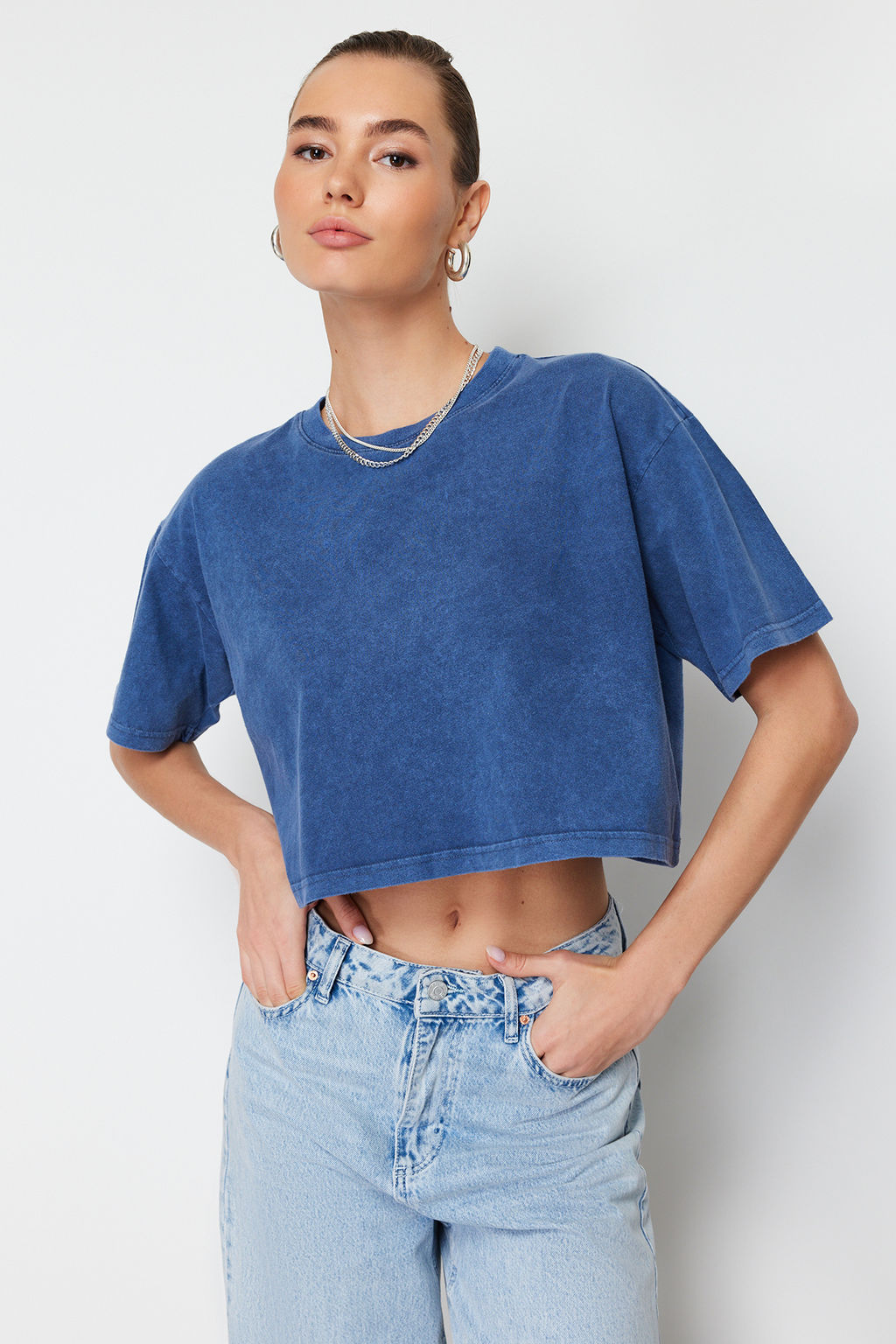 TRENDYOLMILLA Antrasit %100 Pamuk Soluk Efektli S?rt Bask?l? Relaxed Crop Orme T-Shirt TWOSS23TS00116  фото 2