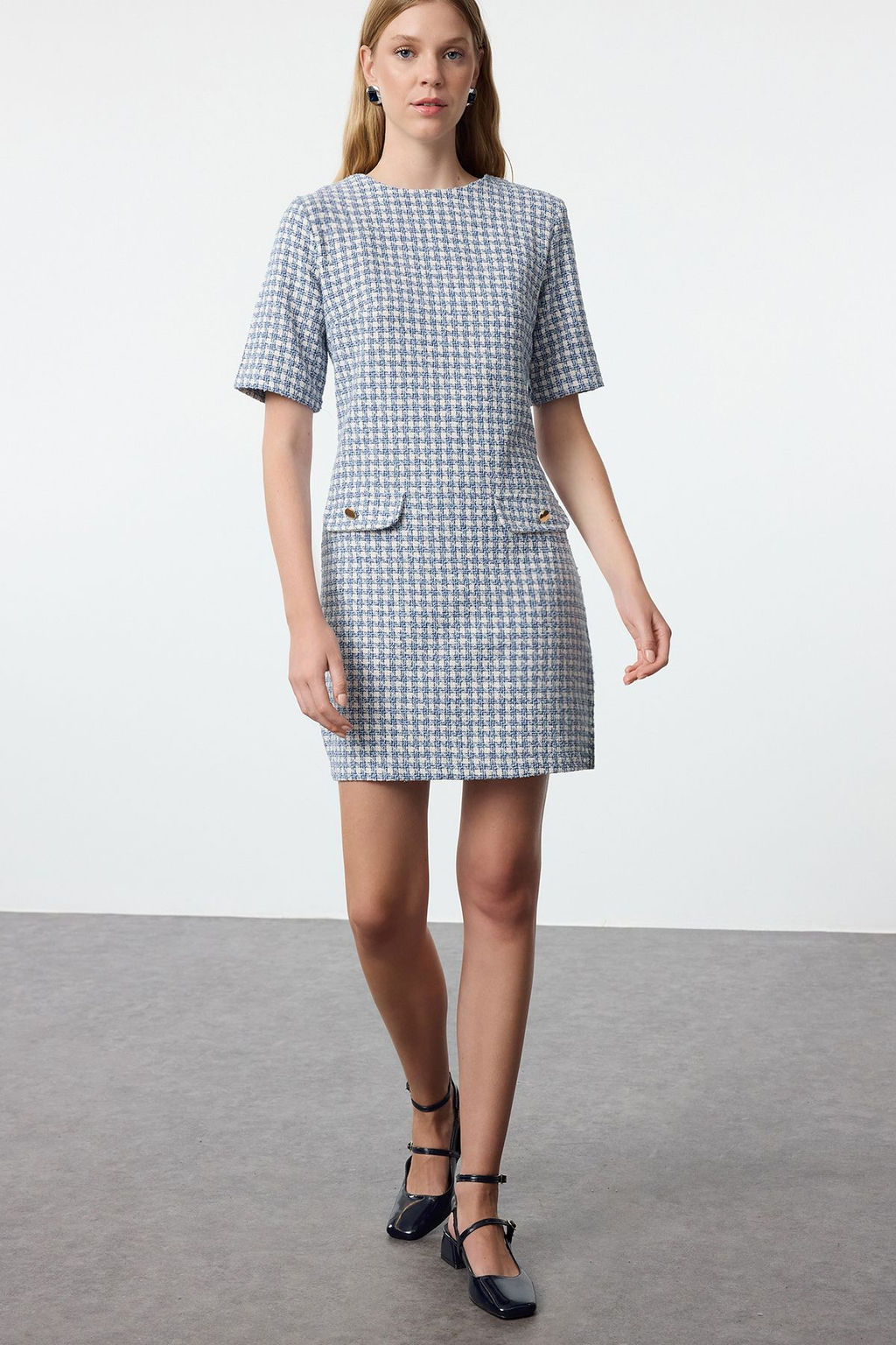 TRENDYOLMILLA Mavi Kazayag? Duz Kesim Dugme Detayl? Tuvit Dokuma Elbise TWOAW25EL00158 фото 7