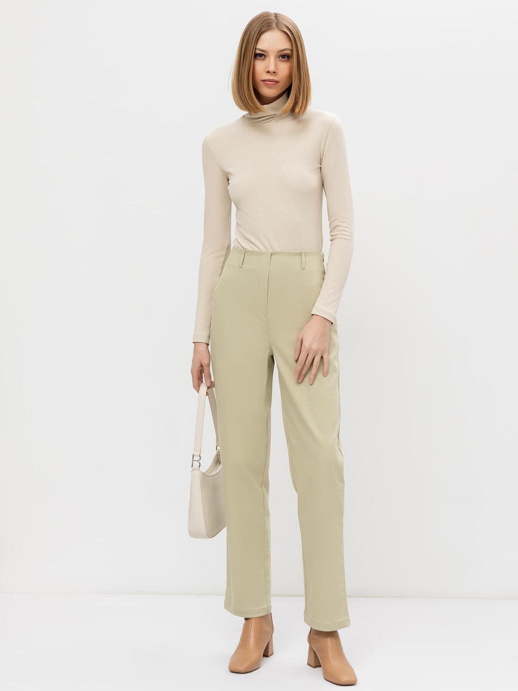 Однотонные брюки женские прямого силуэта оливкового цвета оливка 182458