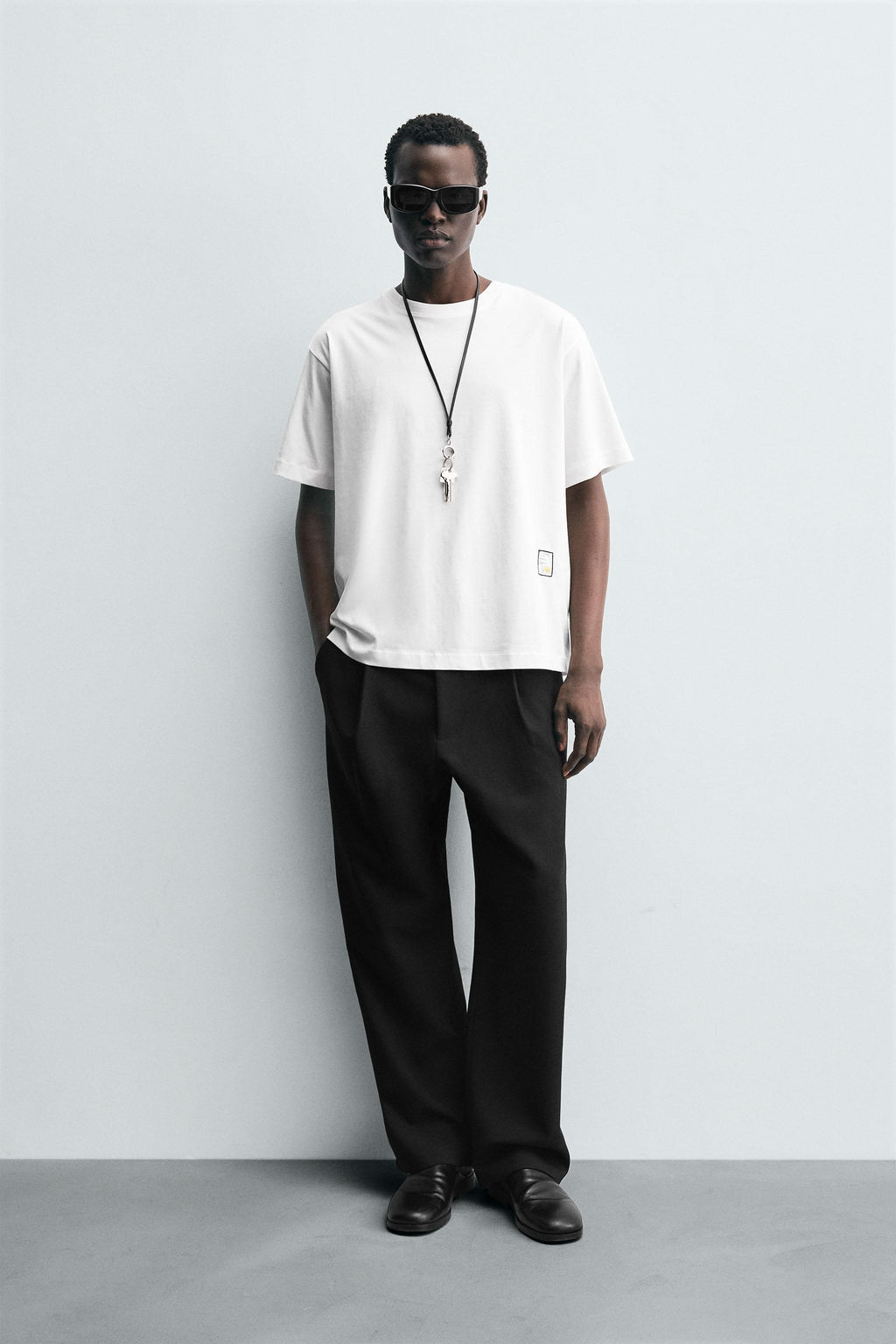 CONTRAST PATCH T-SHIRT