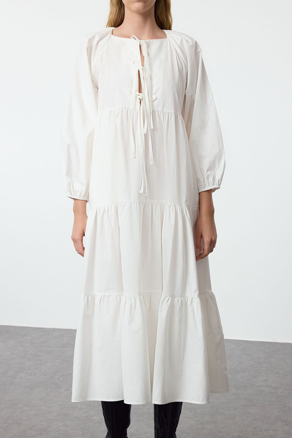 TRENDYOLMILLA Beyaz Rahat Kal?p Fiyonklu Midi Dokuma Elbise TWOAW25EL00329 фото 9