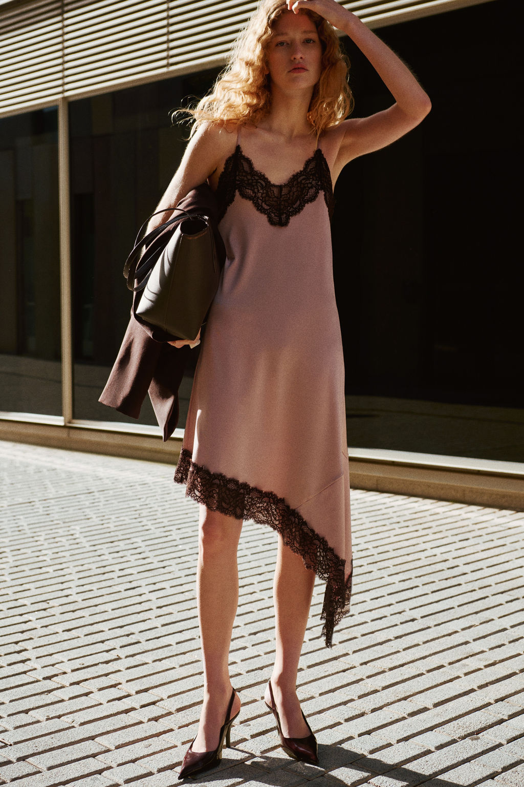 Vestido de tirantes con ribetes de encaje - H&m фото 8