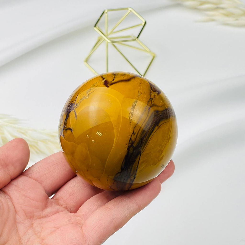 Шар из Яшмы Мукаит