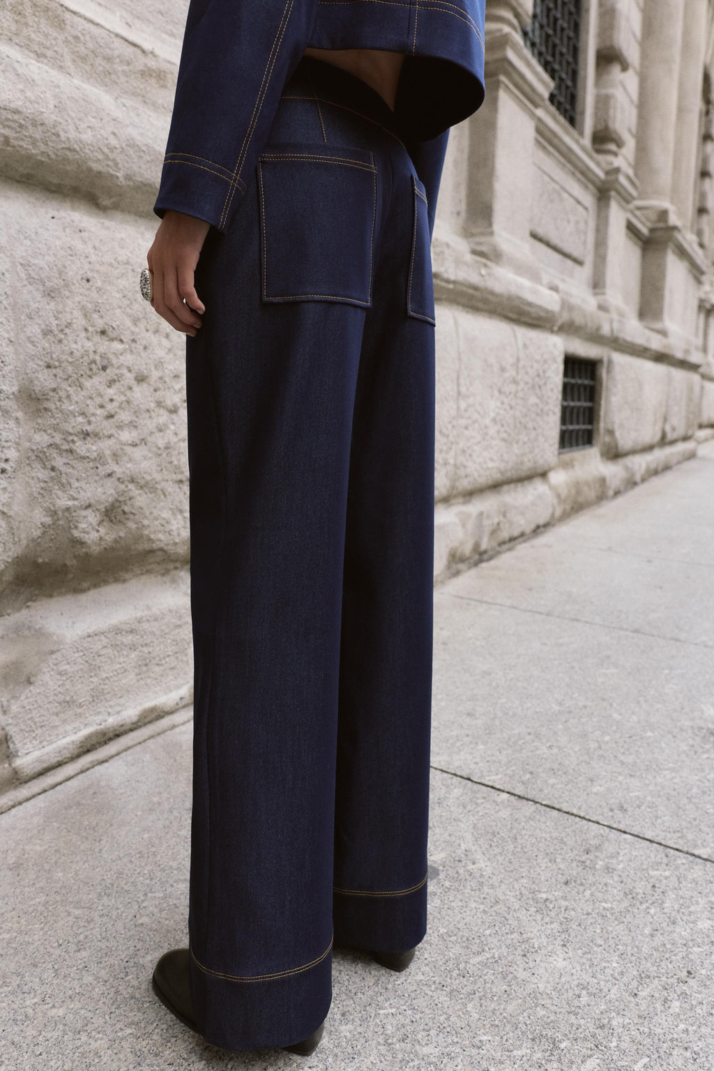 BOOTCUT TROUSERS WITH CONTRAST TOPSTITCHING - Zara фото 4