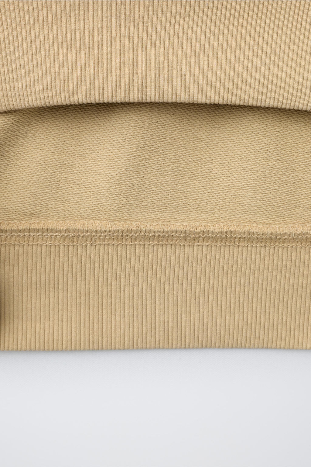 SUDADERA GARMENT DYE ETIQUETA / Beige