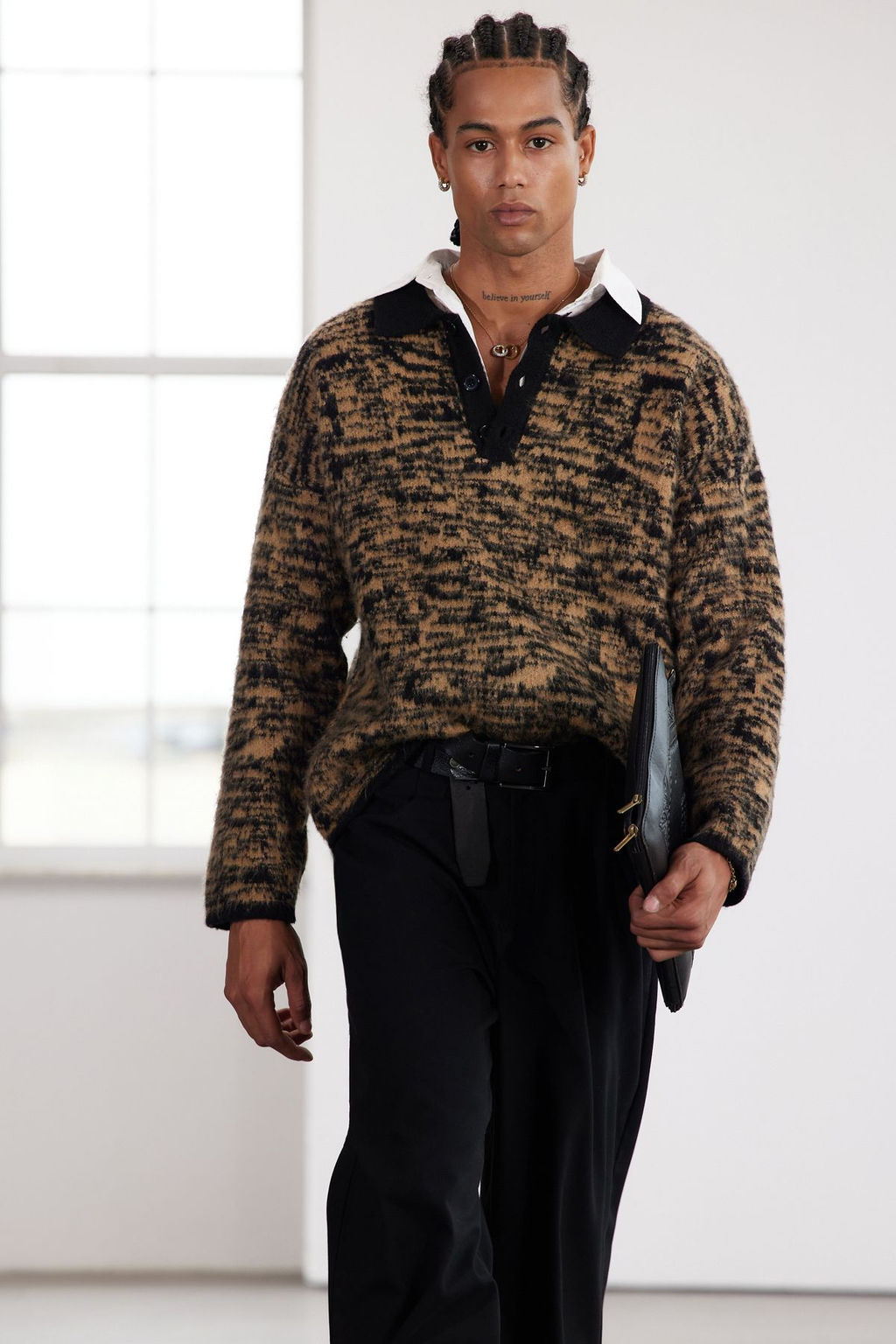 TRENDYOL MAN Cok Renkli Oversize Polo Yaka Duz Triko Kazak TMNAW25KZ00079