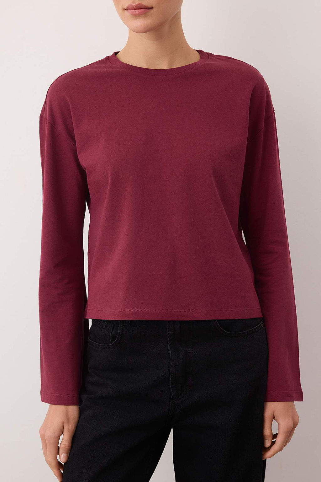 TRENDYOLMILLA Siyah Premium Ispanyol Kol Bisiklet Yaka Regular/Normal Kal?p Orme T-Shirt TWOAW24TS00008  фото 17