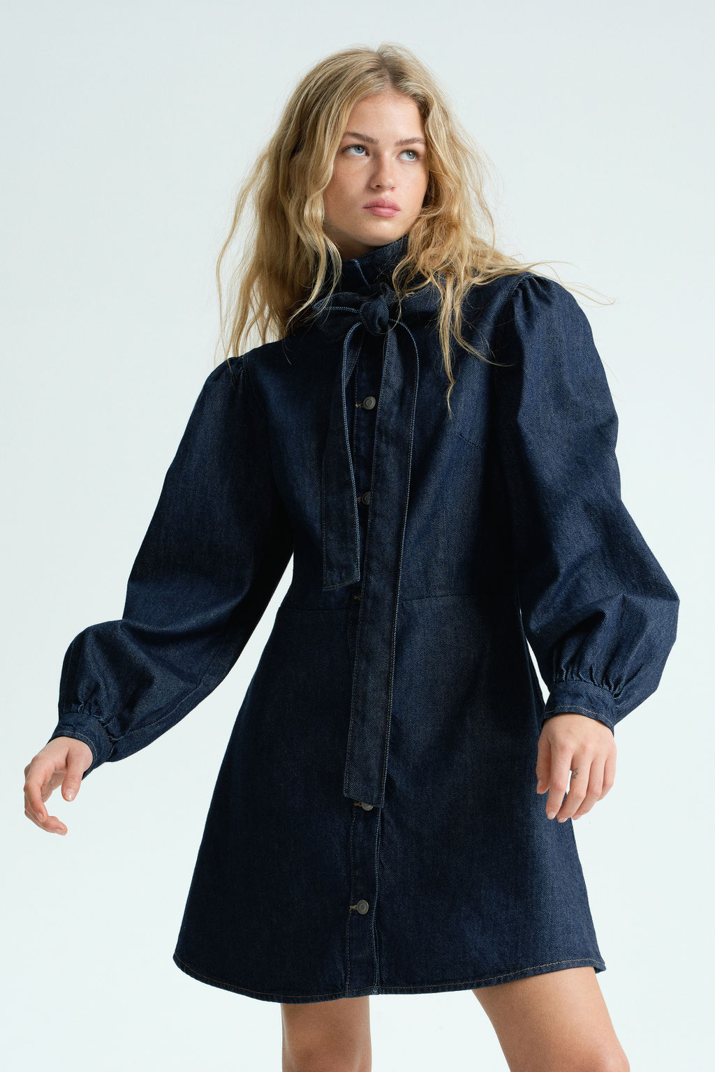 Vestido denim con lazada - H&m фото 2
