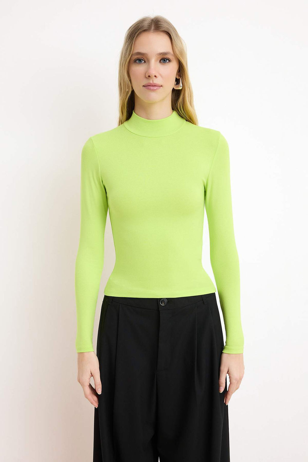 F?st?k Yesil Duz Fitted Asimetrik Yaka Kolsuz Aksesuar Detayl? Esnek Orme Bluz TWOSS26BZ00352