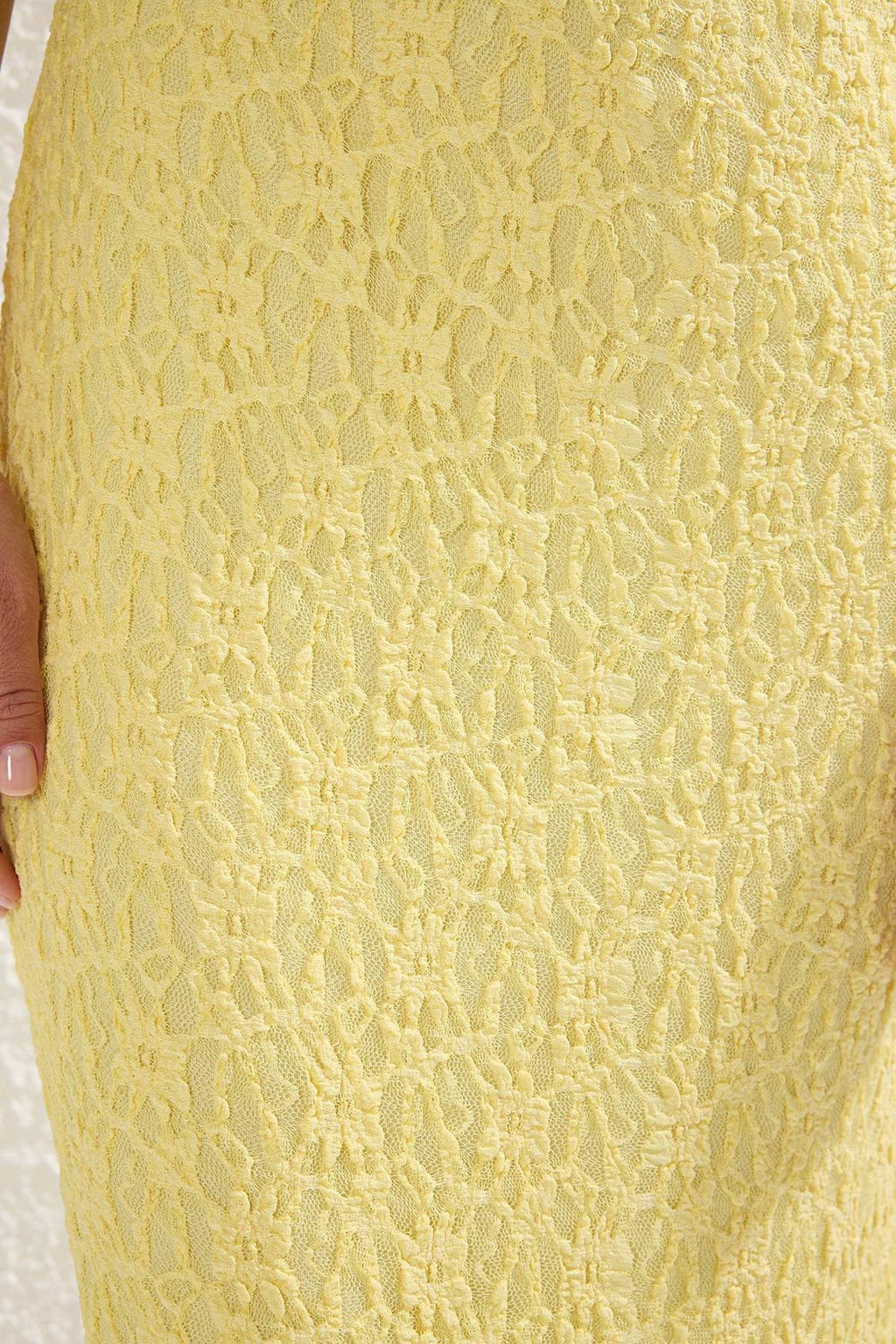 TRENDYOLMILLA Limited Edition Kahverengi Dantel Bodycon S?rt Dekolteli Esnek Orme Elbise TWOSS25EL00485  фото 3