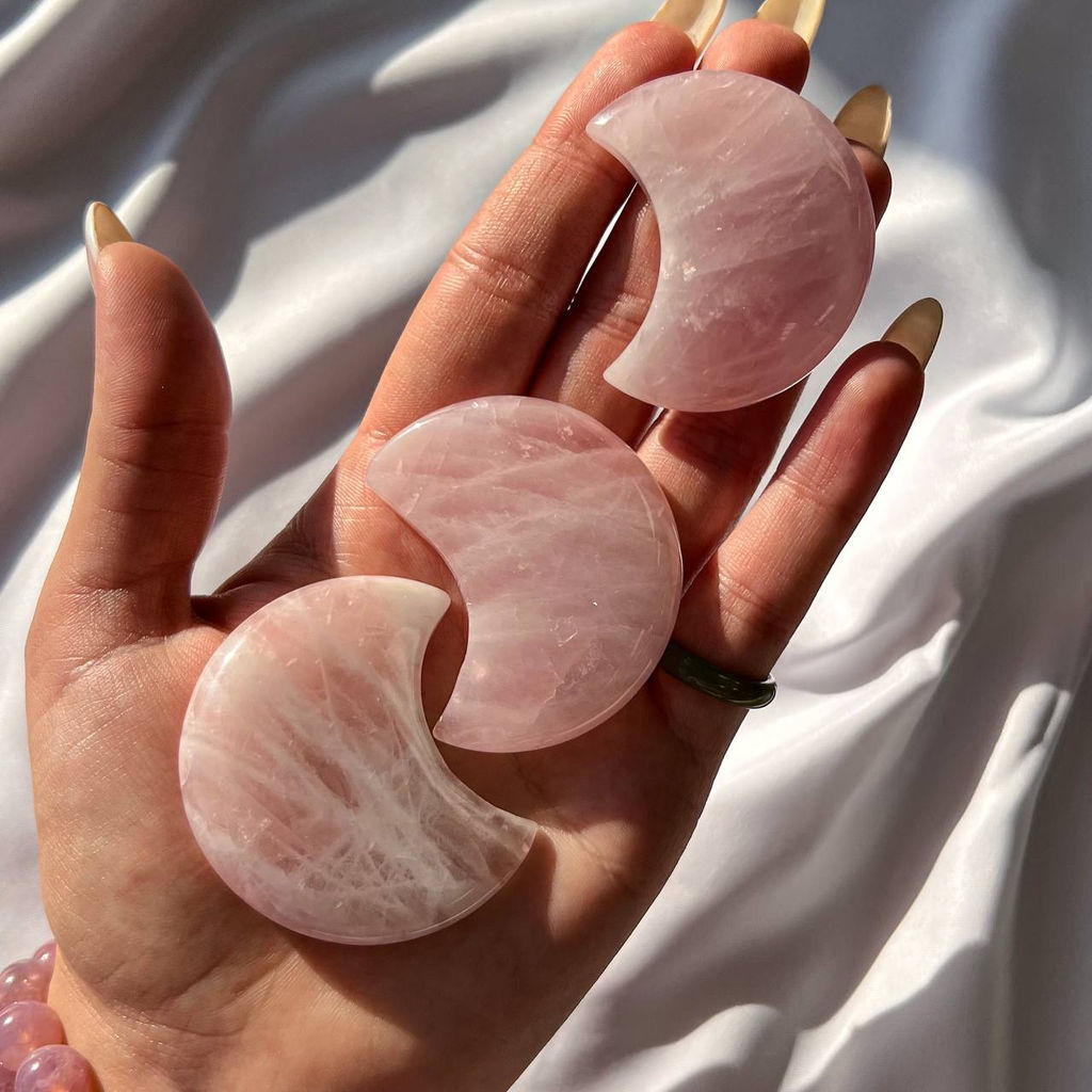 Месяц из Розового кварца