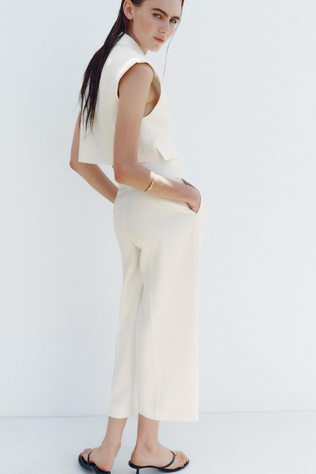 SHORT WAISTCOAT WITH FLAPS - Zara фото 4