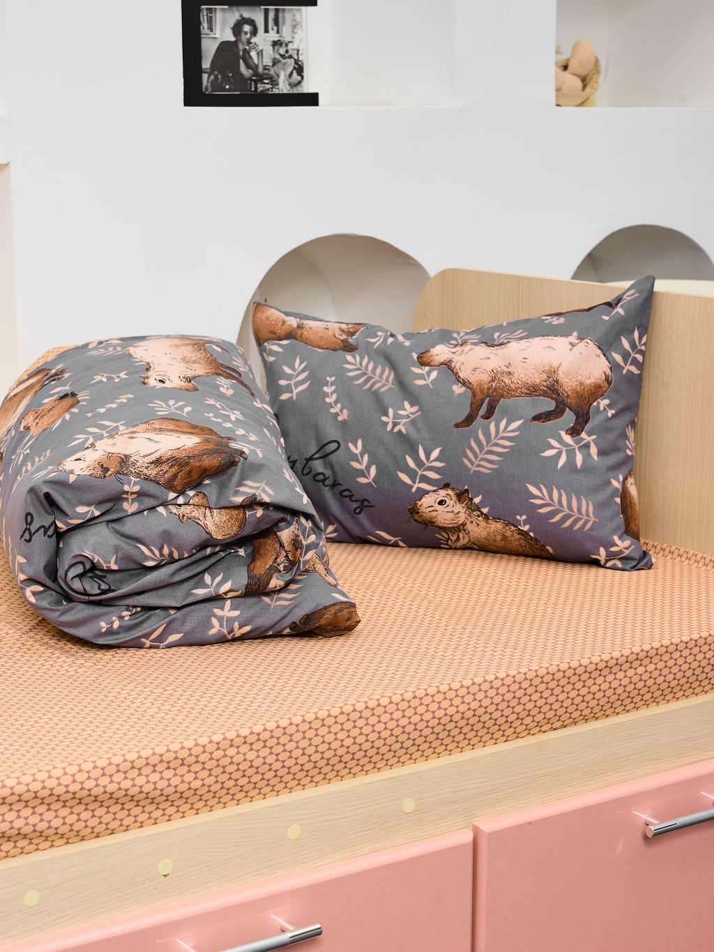 Постельное белье детское поплин с простыней на резинке - Капибары Детский