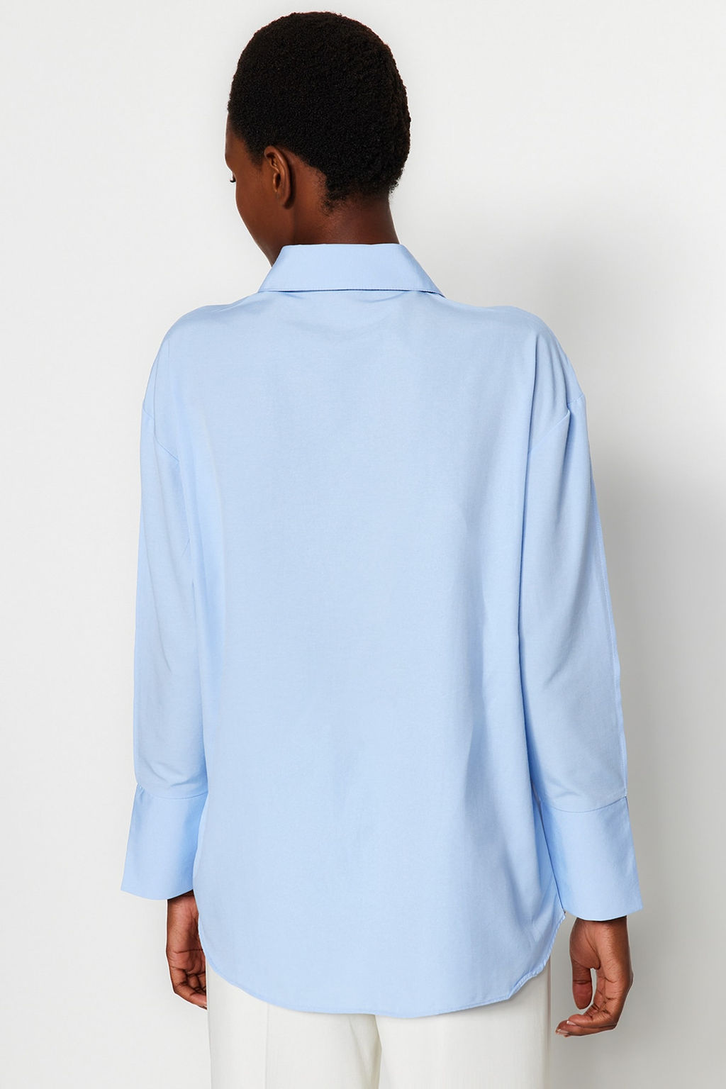 Ac?k Mavi Nervur Detayl? Kollar? Y?rtmacl? Oversize Genis Kesim Dokuma Gomlek TWOAW24GO00152 - Trendyolmilla фото 7