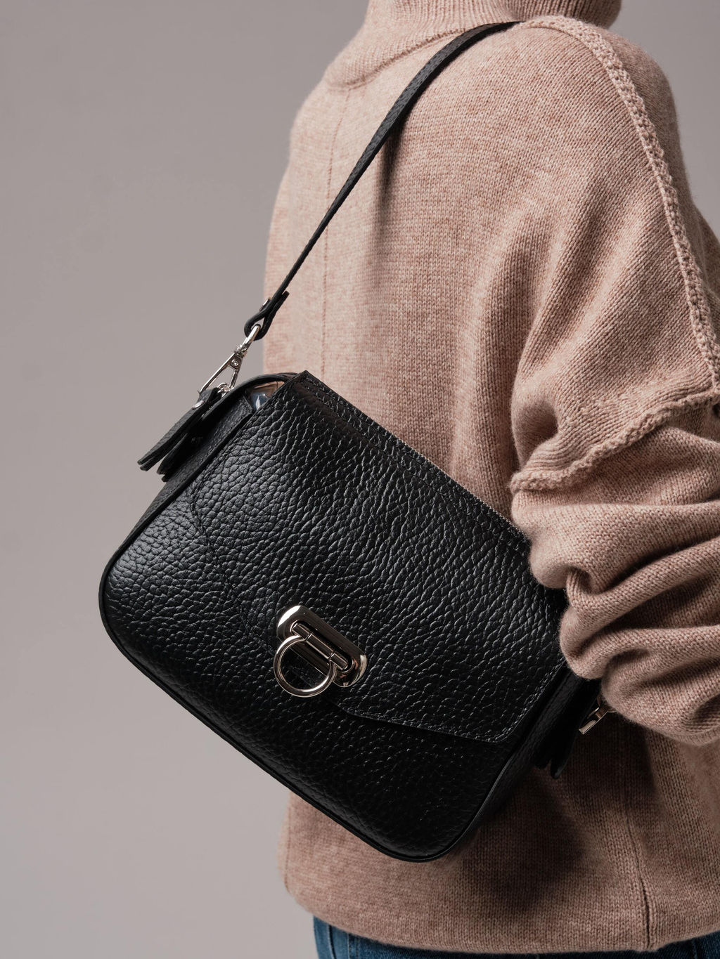 Женская сумка кросс-боди Azaro 3684 черный соло