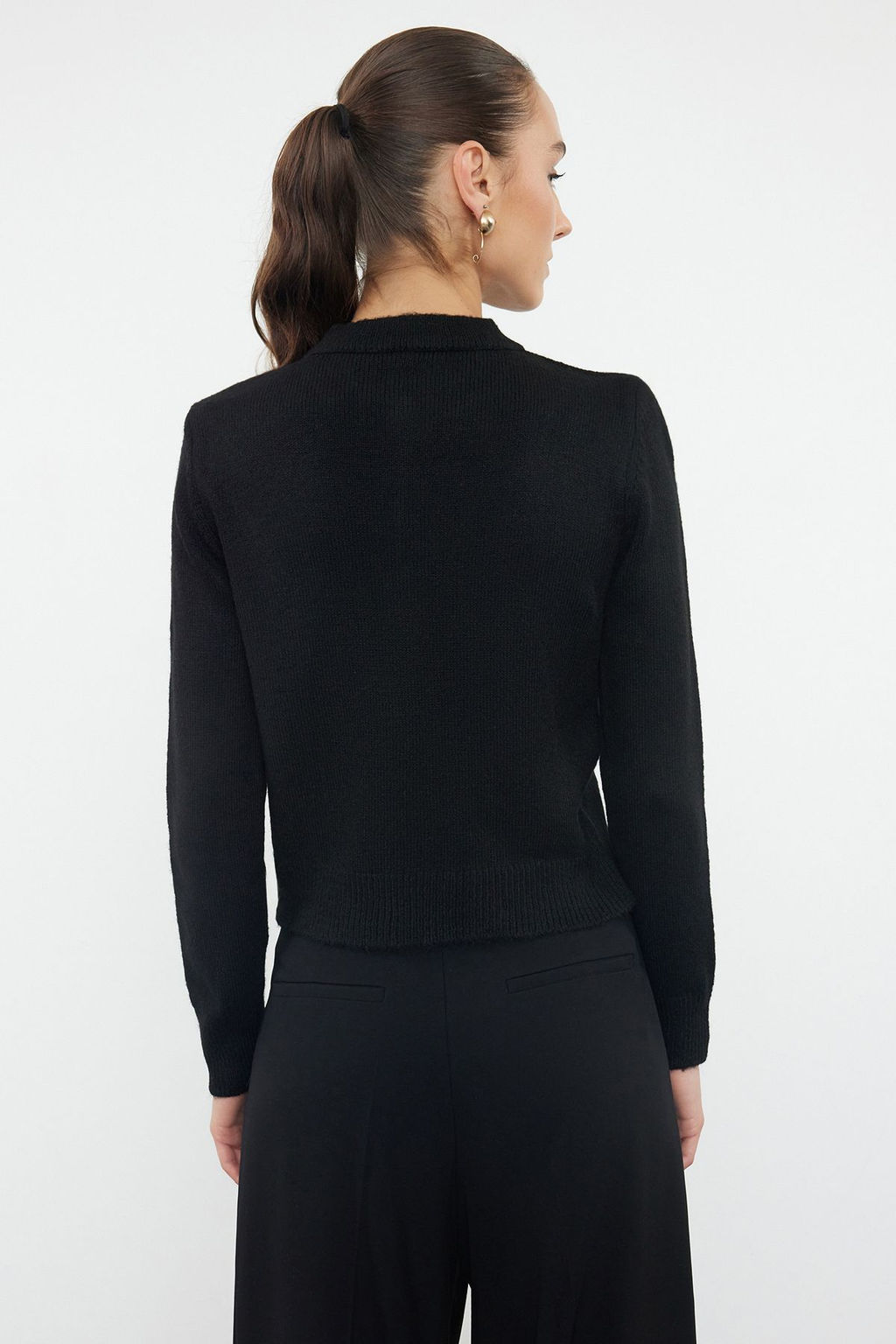 Siyah Yumusak Dokulu Mucevher Dugmeli Ceket Gorunumlu Triko H?rka TWOAW22HI0044