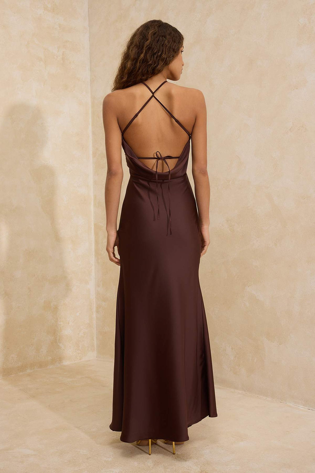 Kahverengi Aksesuar Detayl? Dokuma Saten Maxi Abiye & Mezuniyet Elbisesi TPRSS26AE00013  - Trendyolmilla фото 4