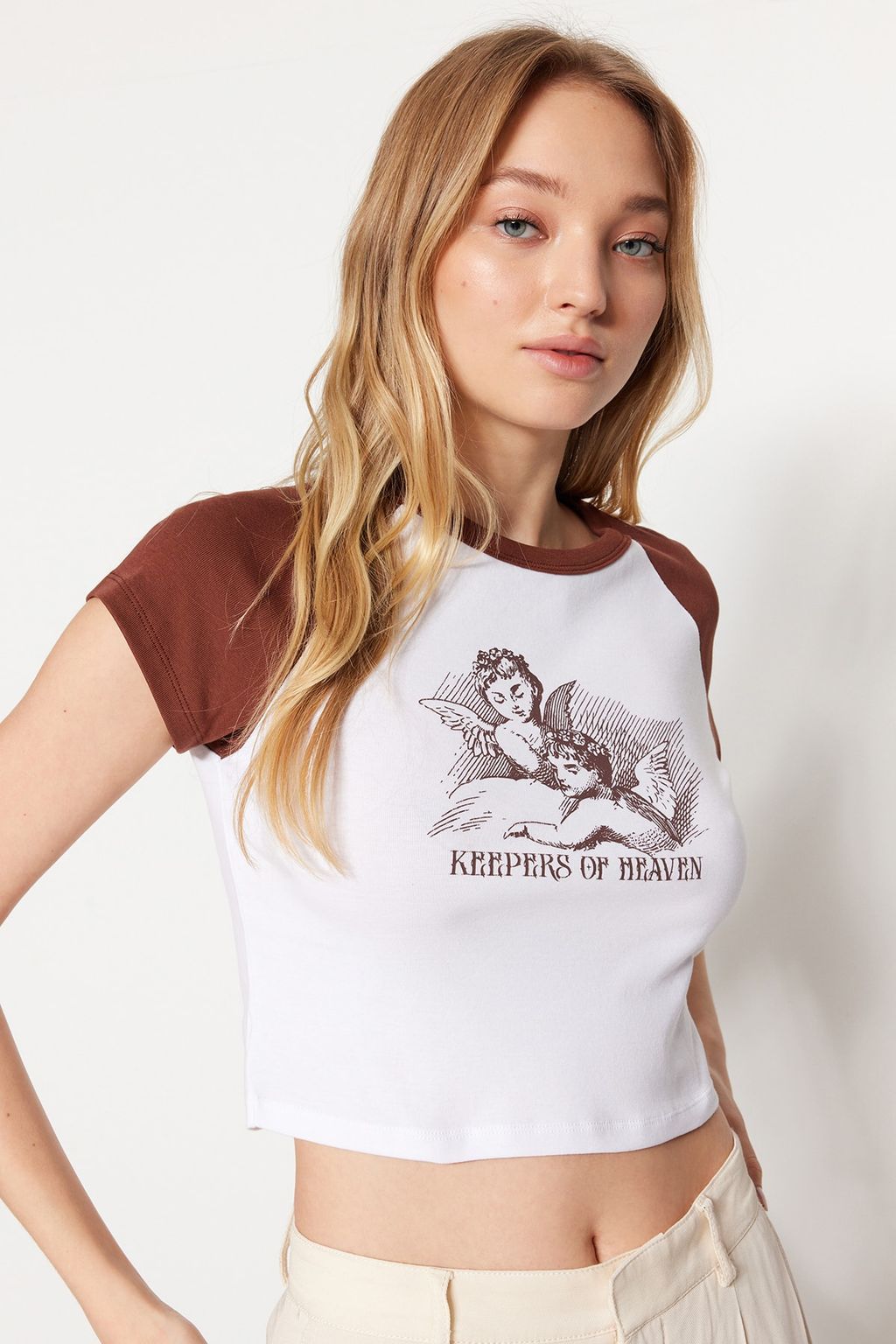 TRENDYOLMILLA Kahverengi %100 Pamuk Bask?l? Fitted/Vucuda Oturan Crop Bisiklet Yaka Orme T-Shirt TWOSS23TS00170 фото 3