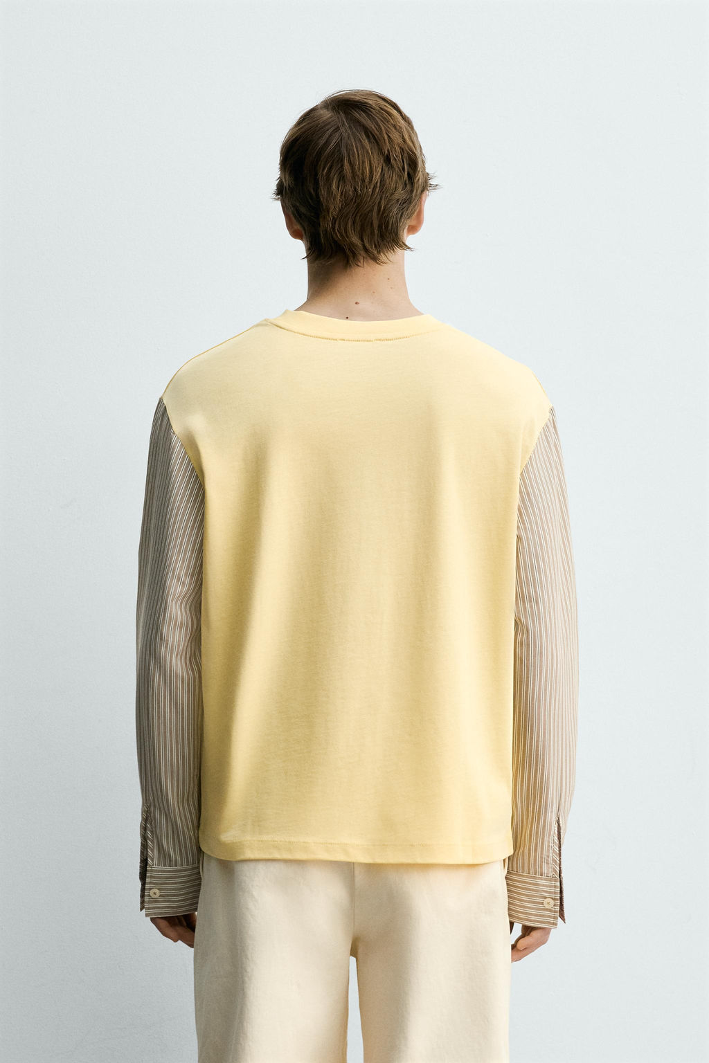 CAMISETA RELAXED FIT MANGAS CONTRASTE / Amarillo claro