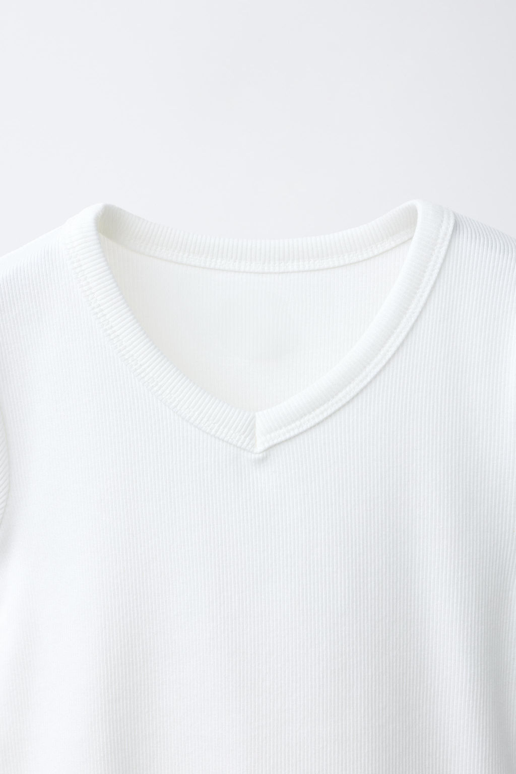 CAMISETA RIB CUELLO PICO / Blanco - Zara фото 3