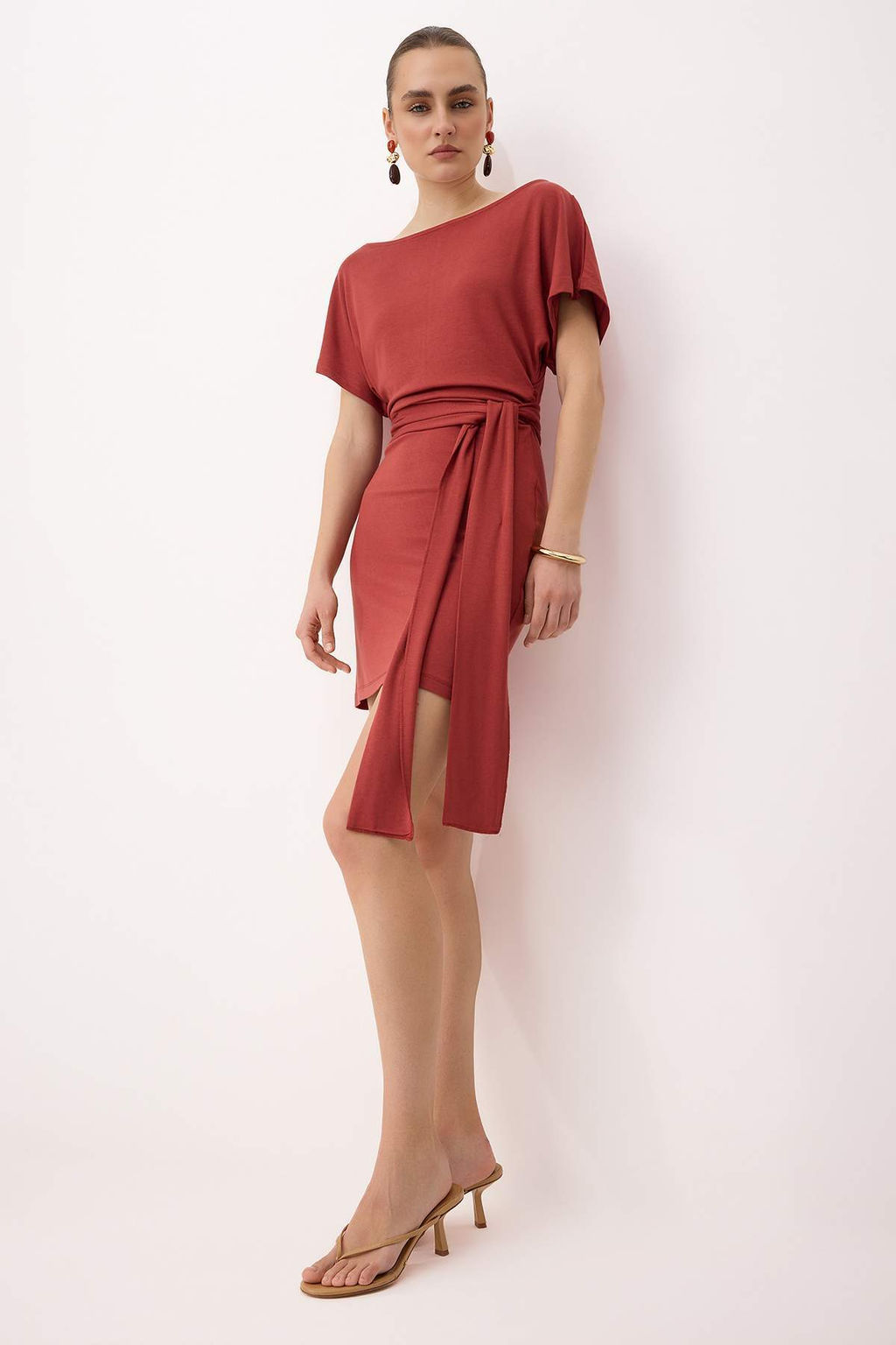 Kiremit Bodycon Asimetrik Yaka Baglama Detayl? K?sa Yumusak Orme Elbise TWOSS26EL00256