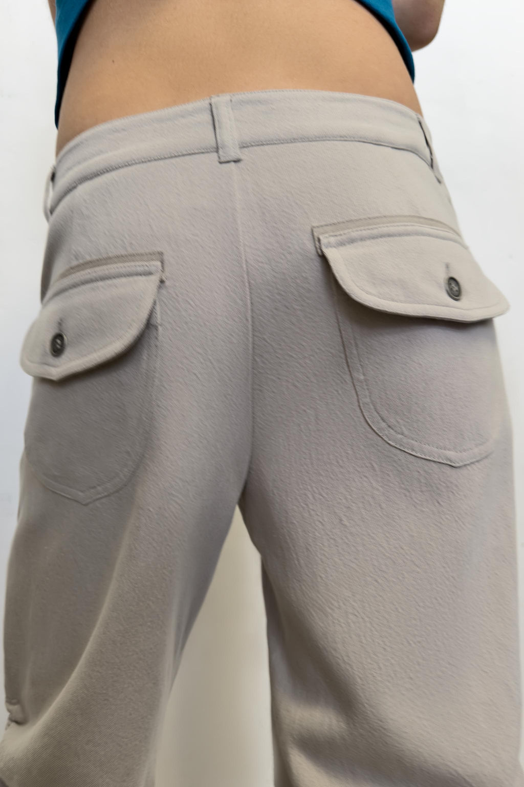 PANTAL?N CAPRI FRUNCES / Gris claro - Zara фото 6