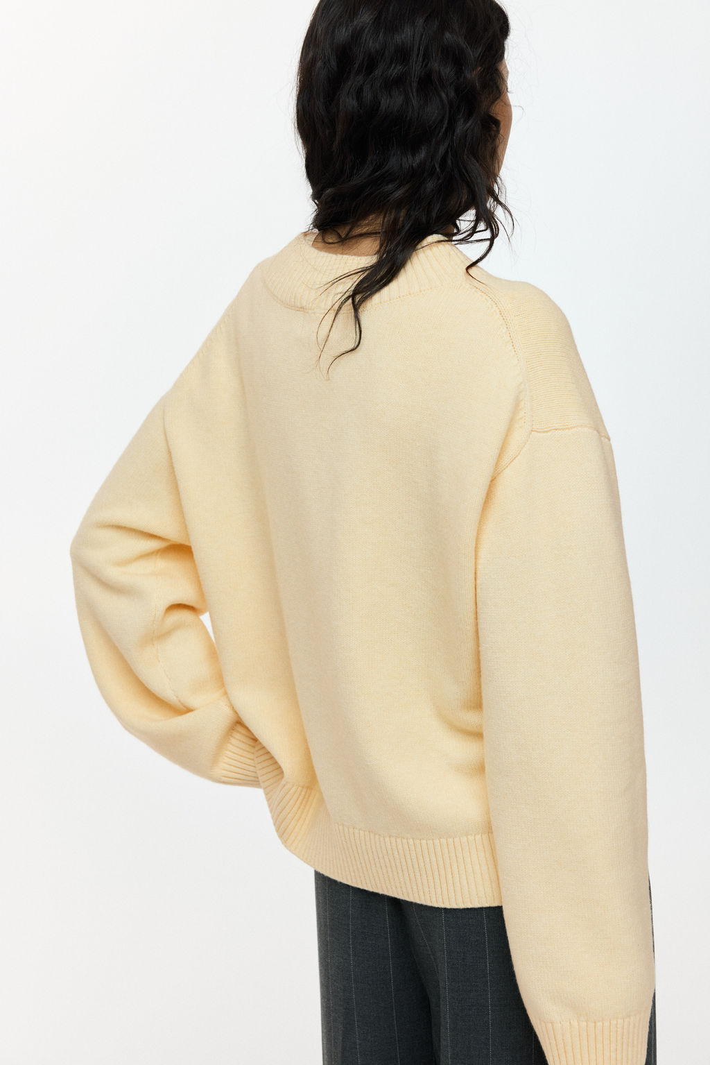Jersey con escote en V - H&m фото 9