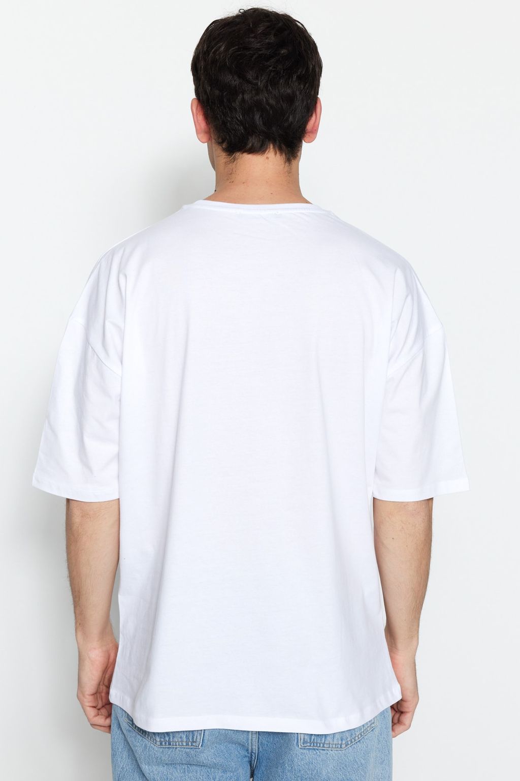 Beyaz Oversize/Genis Kesim %100 Pamuklu K?sa Kollu Basic T-Shirt TMNSS22TS0318