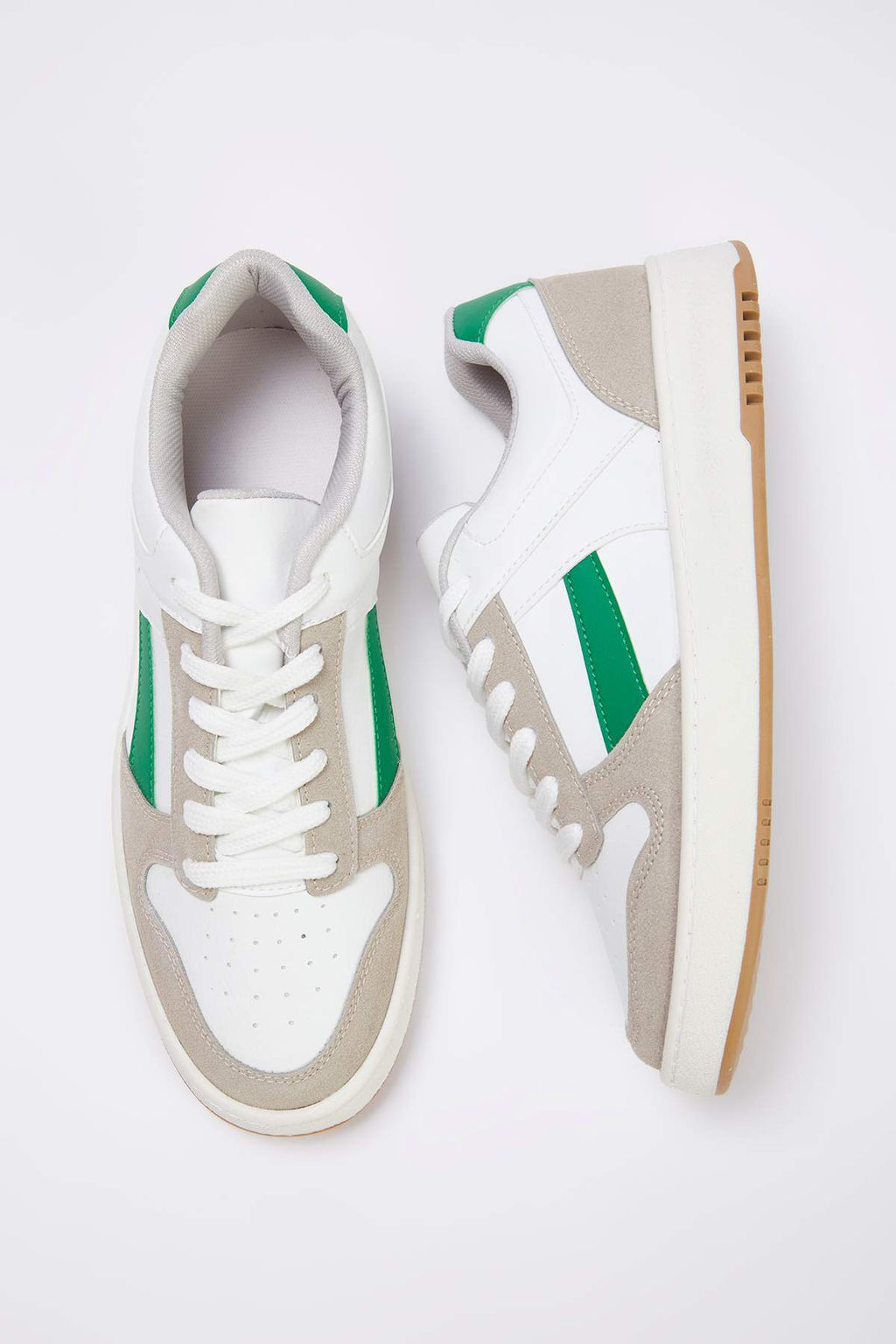 Beyaz Blok Renk Detayl? Retro Erkek Sneaker
TAKAW26SN00021 - Trendyolmilla фото 3