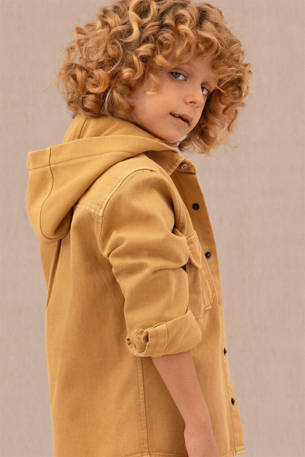 Рубашка песочного цвета с длинными рукавами и капюшоном для мальчика - U.s. polo assn фото 6