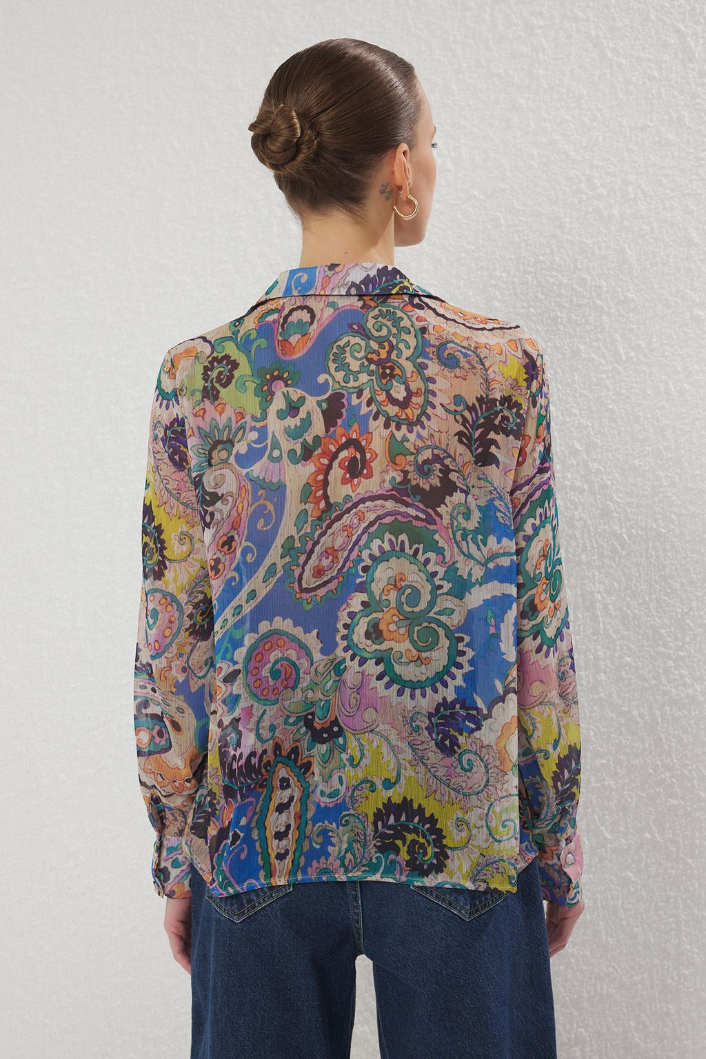 Trendyolmilla Cok Renkli Uzun Kollu Oversize Desenli Sifon Gomlek TWOSS25GO00153  фото 4