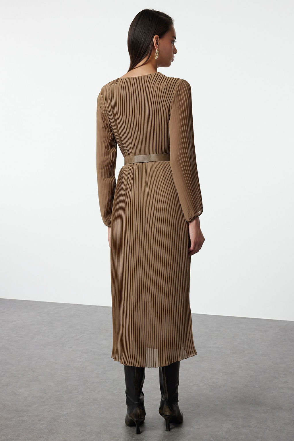 TRENDYOLMILLA Siyah Kemerli A Kesim Piliseli Maxi Astarl? Sifon Dokuma Elbise TWOAW24EL00471 фото 19