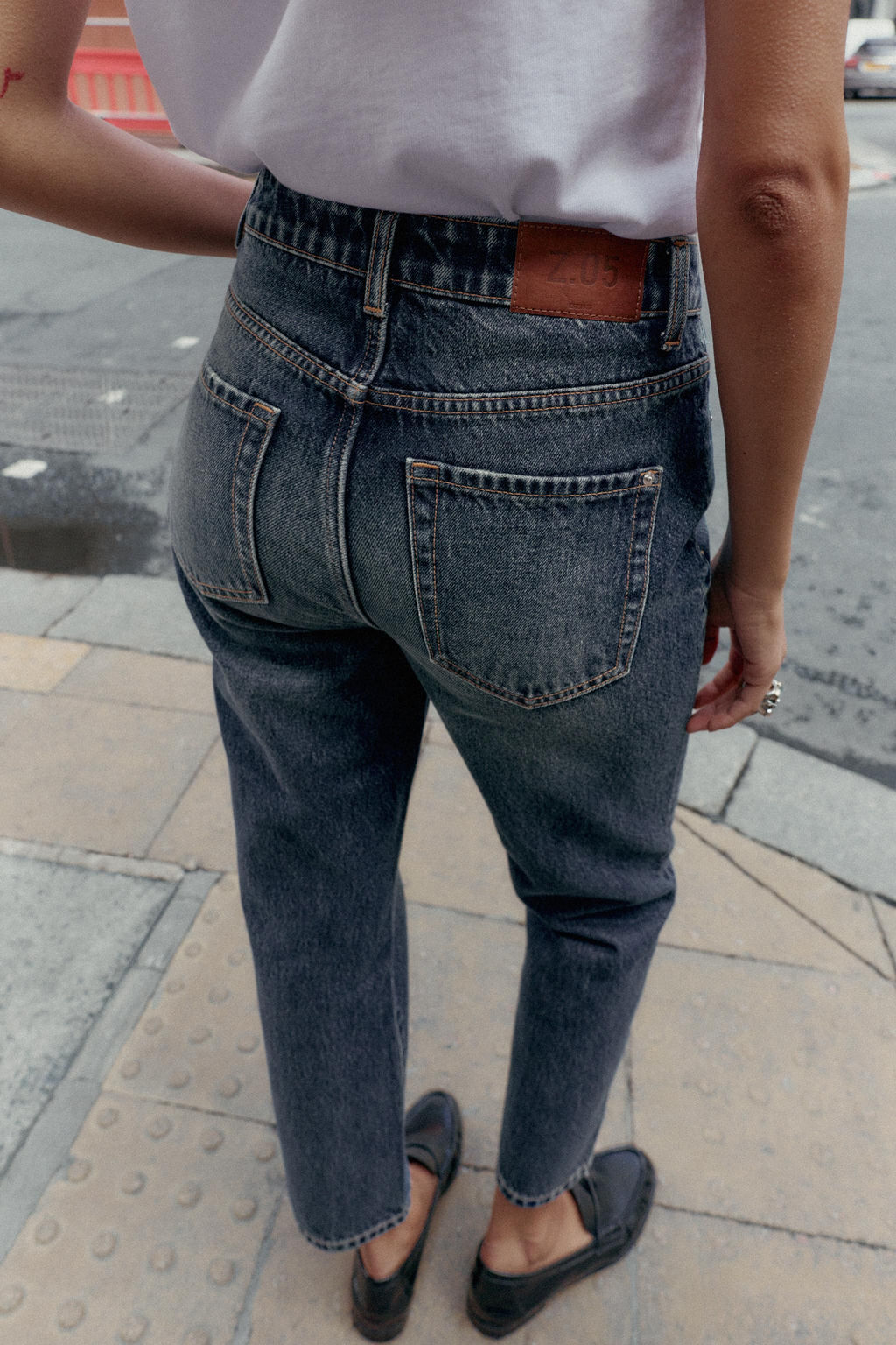 Z.05 RIGID HIGH-WAIST MOM JEANS - Zara фото 15