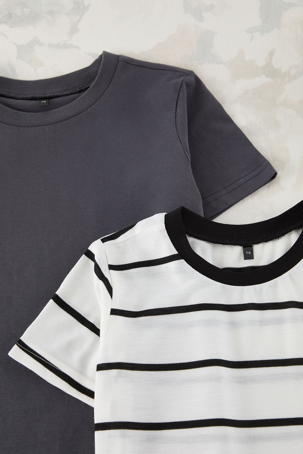 Antrasit-Ekru 2li Erkek Cocuk Basic-Cizgili Regular Kal?p K?sa Kol Orme T-Shirt TKDSS25TS00025 - Trendyolmilla фото 7