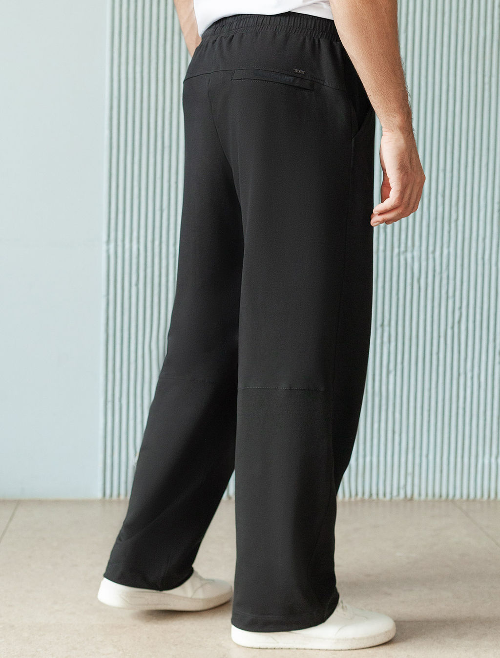 Брюки прямые на резинке из футера двухнитки с эластаном с затяжкой по низу - Vilatte фото 4