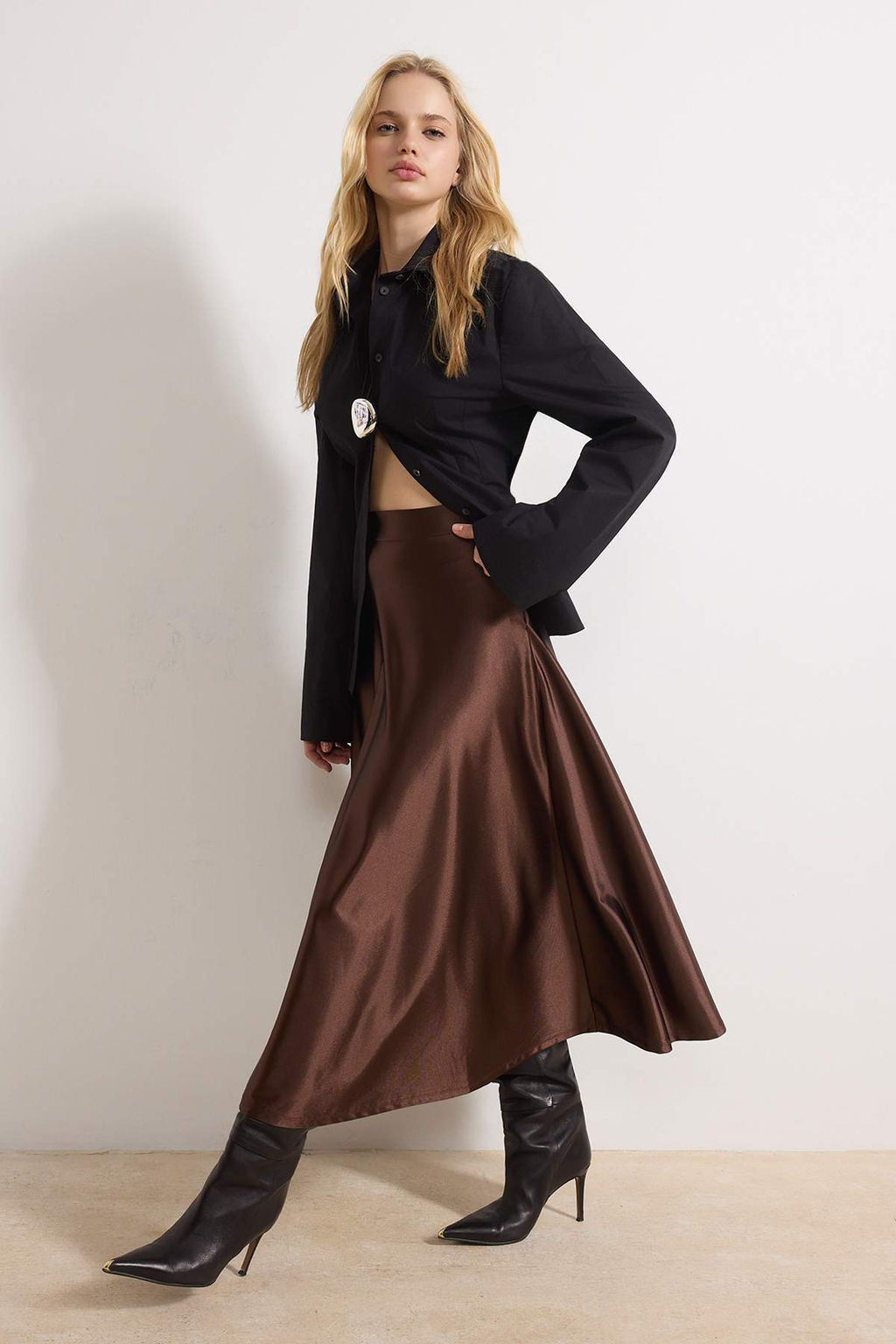 TRENDYOLMILLA Siyah A Line/Can Form Midi Orme Etek TWOAW25ET00111  фото 15